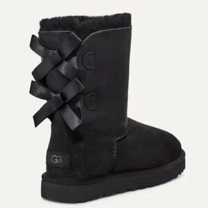 UGG Black Bailey Bow II Boots Women’s Size 9